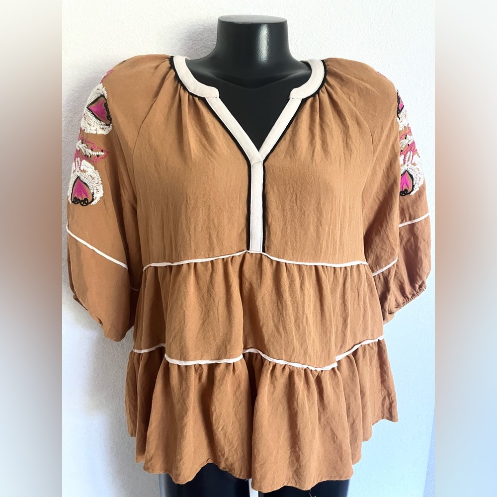 Womens ENTRO mustard GOLD TOP Blouse w/EMBROIDERED sleeves Size:SMALL EUC!